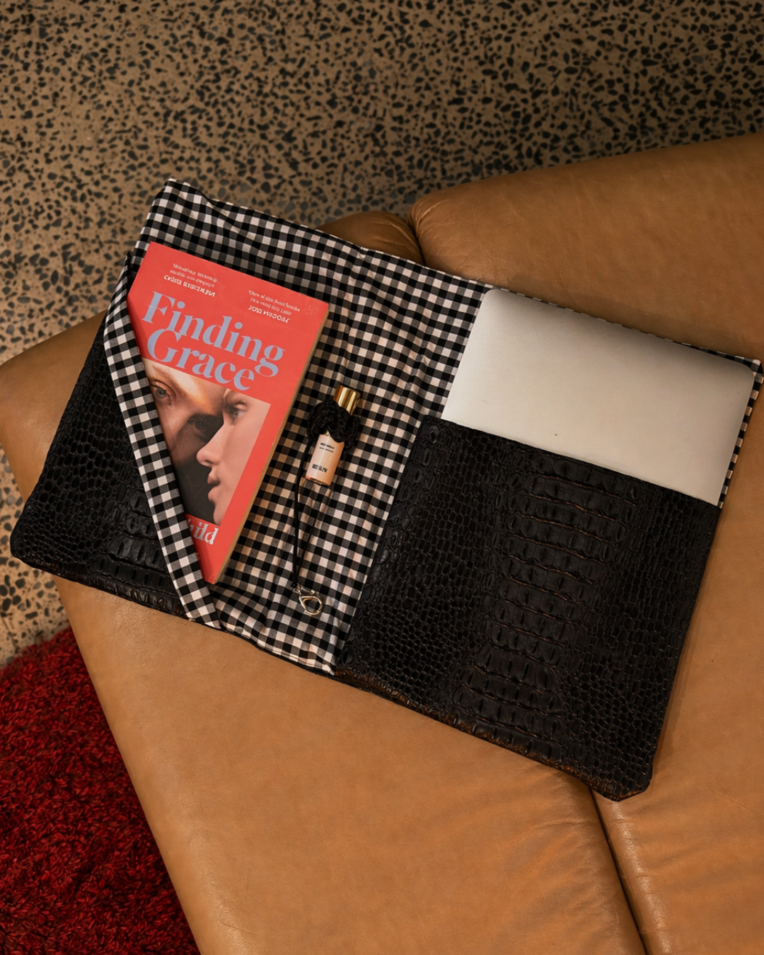 SOLENNE Laptop sleeve opens out flat